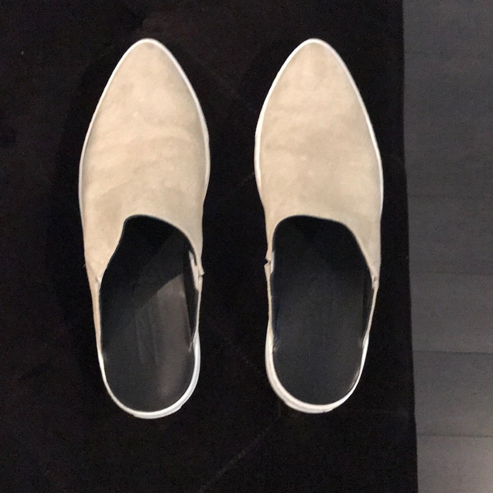Flat shoes